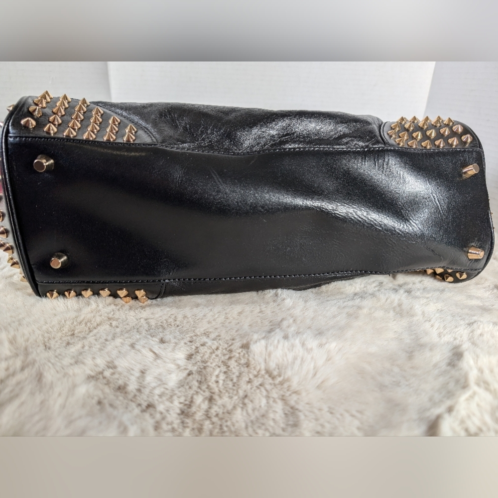 Burberry Black Leather Shoulder Bag with Gold Studs - Picture 6 of 13